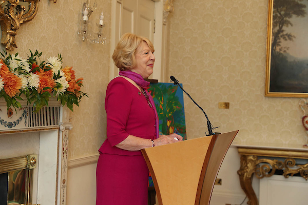 Aras An Uachtaráin Latching On Morning